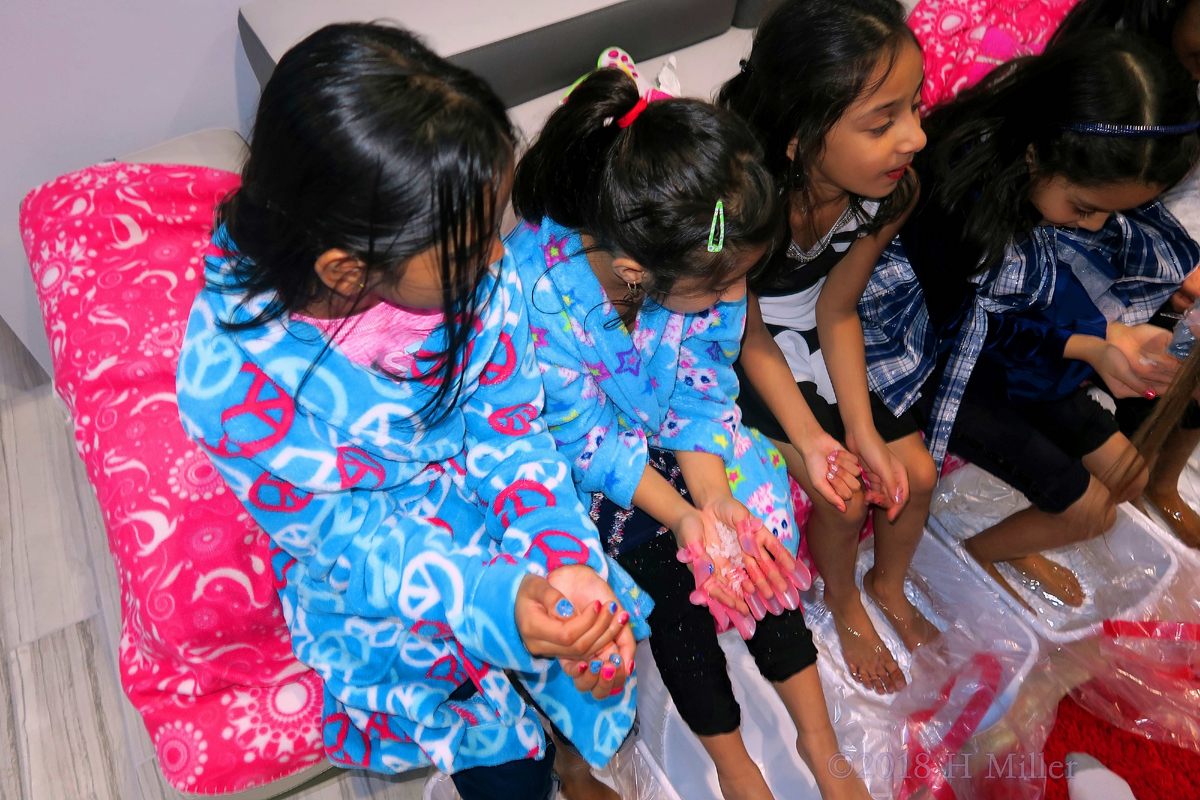 Meesha And Friends Get Feet Prepped For Kids Pedicures! 