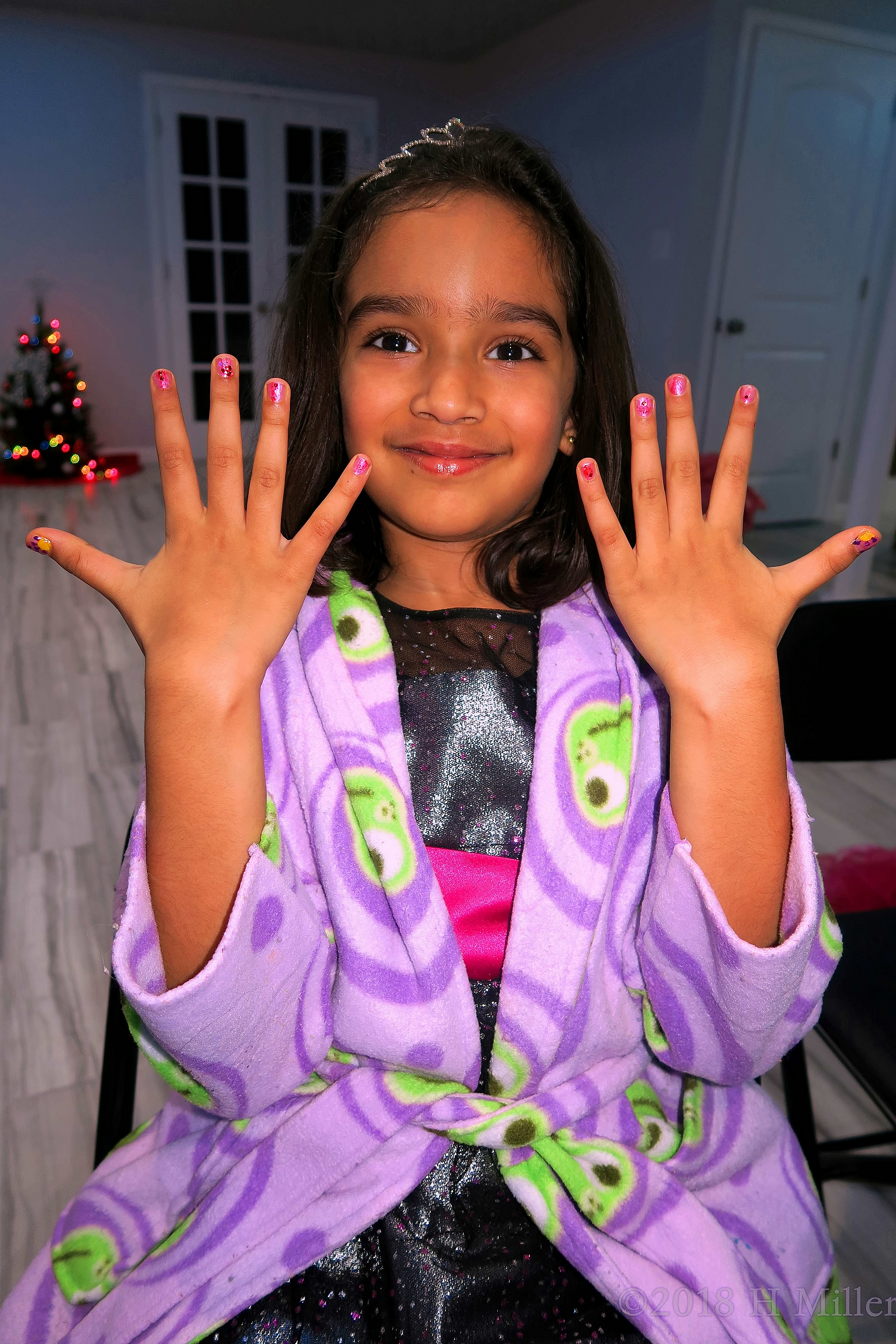 Guest Hapy With Her Mini Mani Guest Hapy With Her Mini Mani