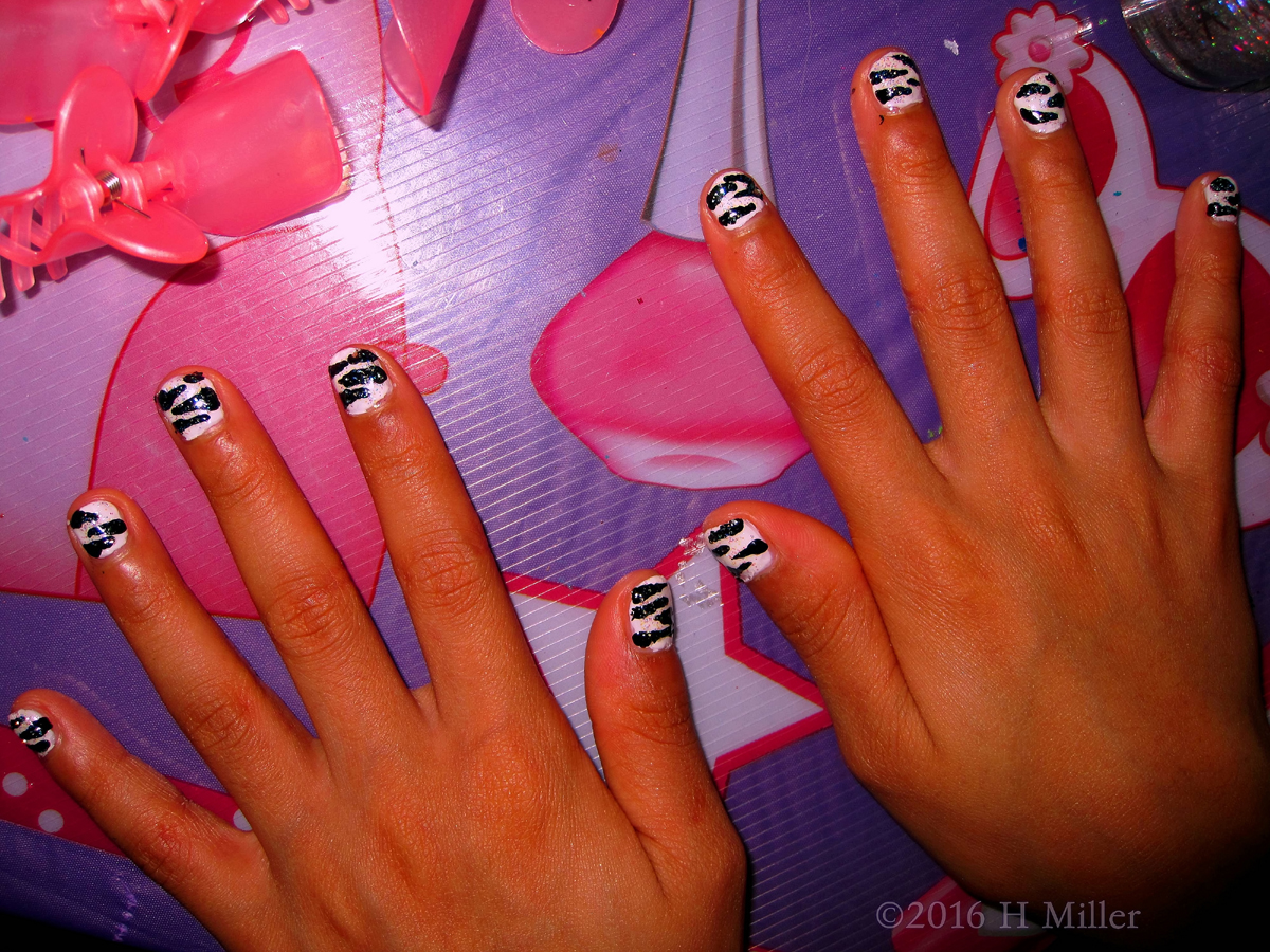 Zebra Nail Design Kids Manicure With Clips 