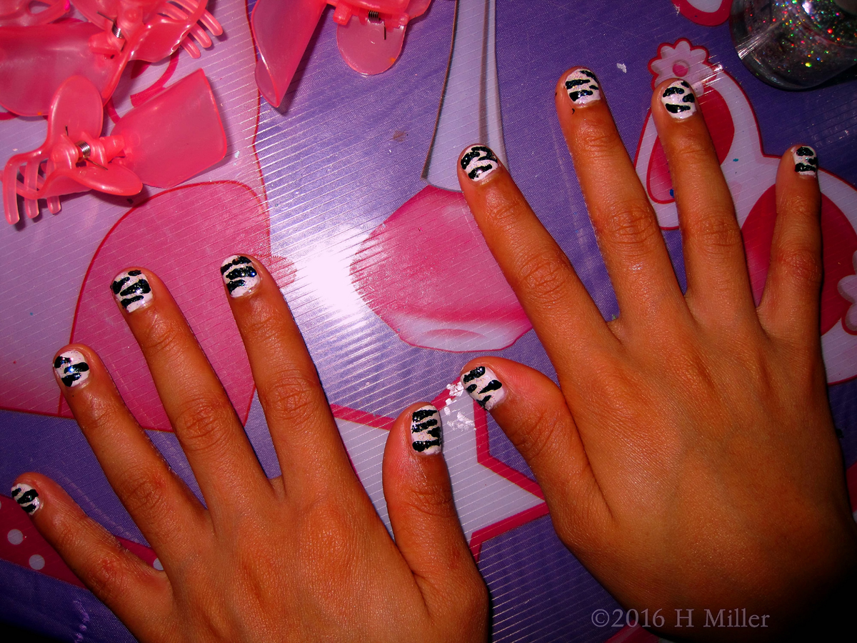 Zebra Nail Design On This Kids Manicure! 