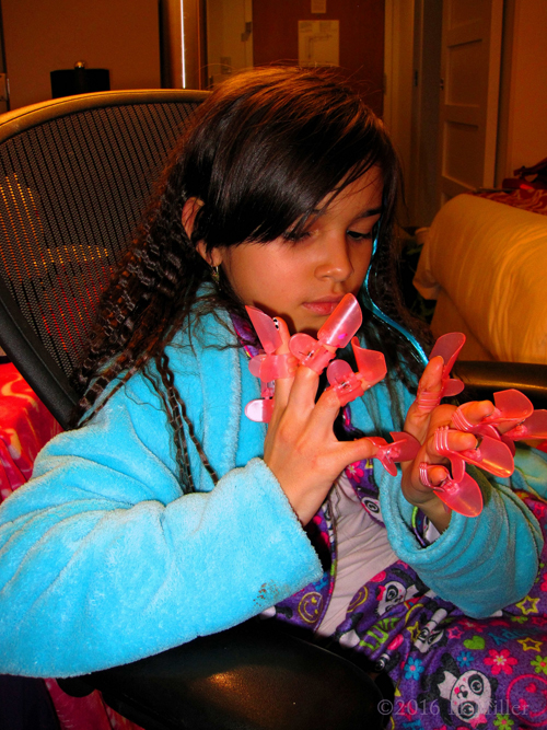 Maneuvering The Girls Manicure Clips Maneuvering The Girls Manicure Clips