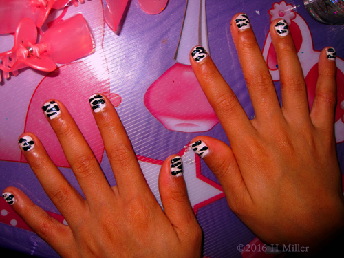 Zebra Nail Design Kids Manicure With Clips Zebra Nail Design Kids Manicure With Clips