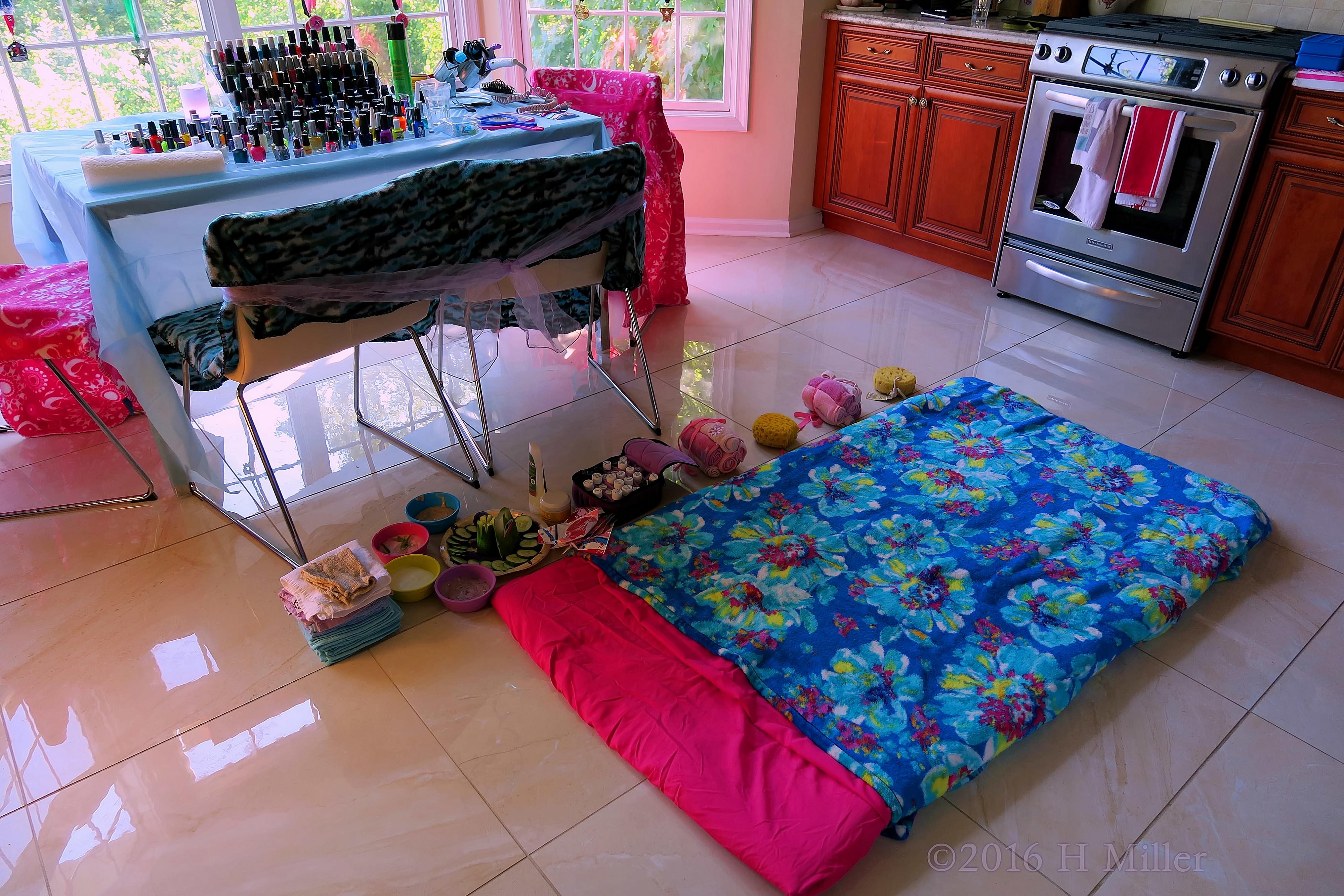 Comfy Facials And Massage Area By The Manicure Table