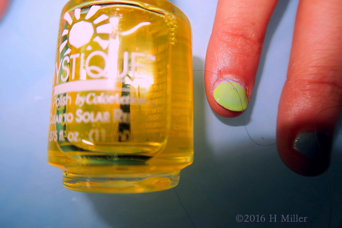 Cute Green Nail Polish Under Sunlight Activated Polish. No Sun Today To See The Awesome Effect! 