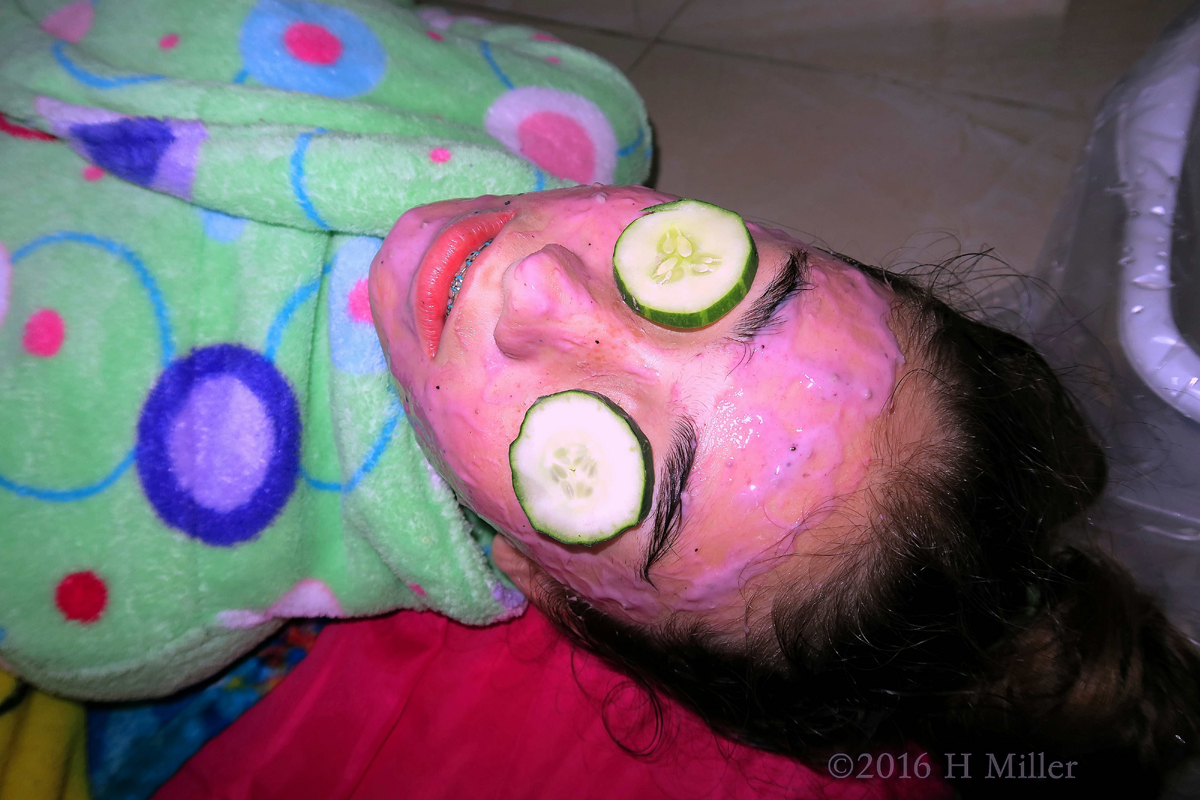 Yummy And Moisturizing Homemade Blueberry Facial 