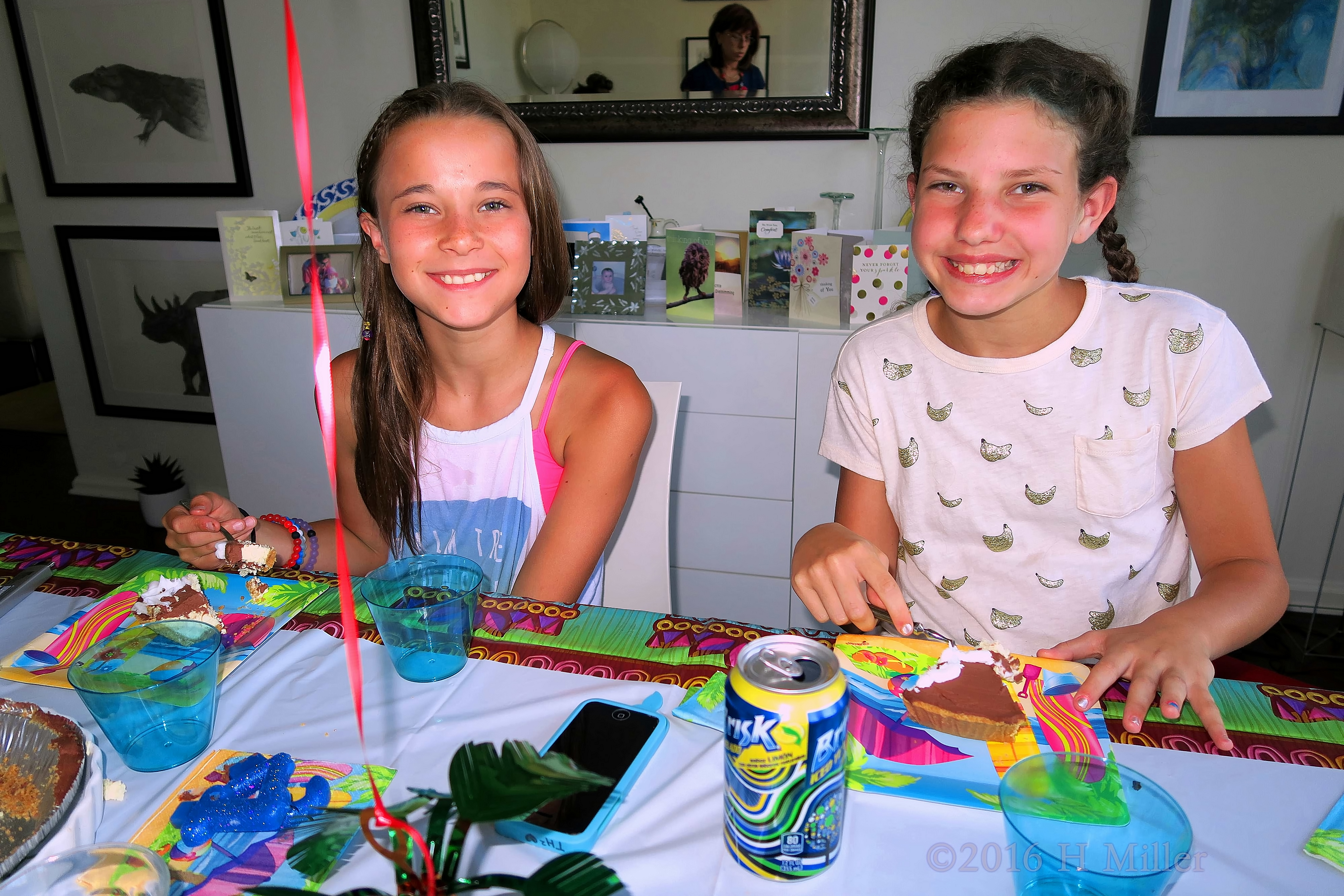 Best Friends Are Enjoying Cake! Best Friends Are Enjoying Cake!