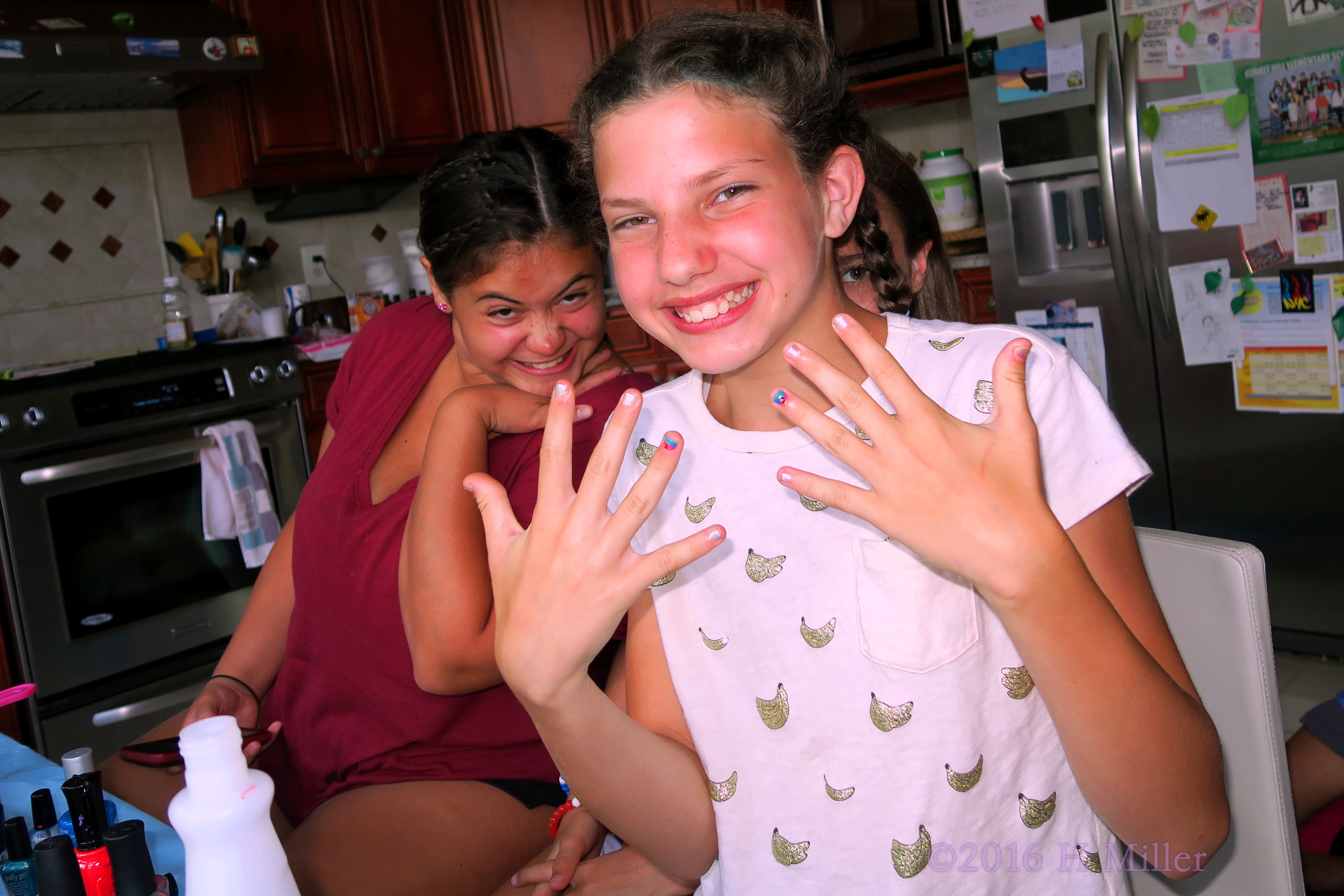 Everyone's Having Tons Of Fun During Manis! Everyone's Having Tons Of Fun During Manis!