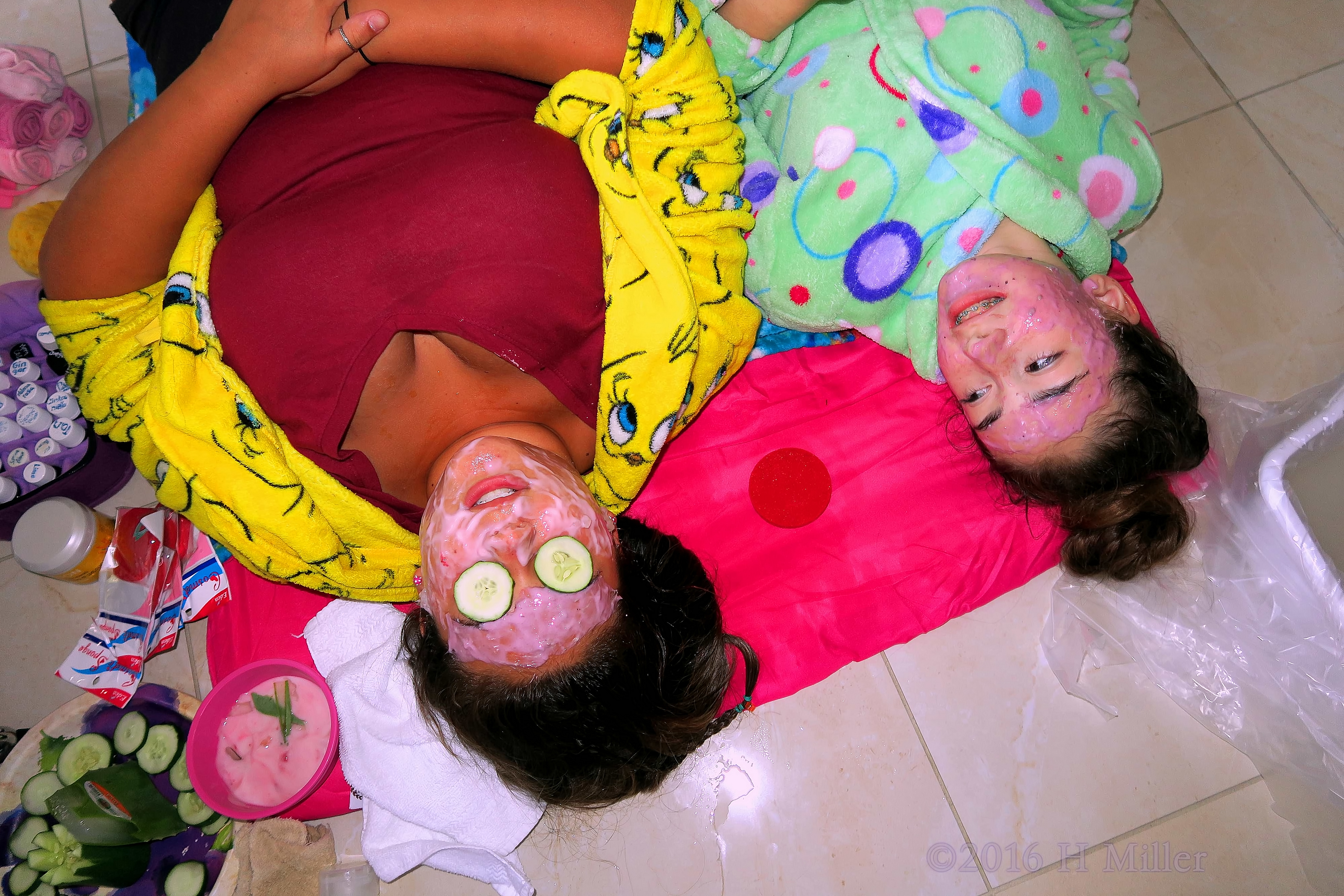 Hanging Out With Friends During Facials. Hanging Out With Friends During Facials.