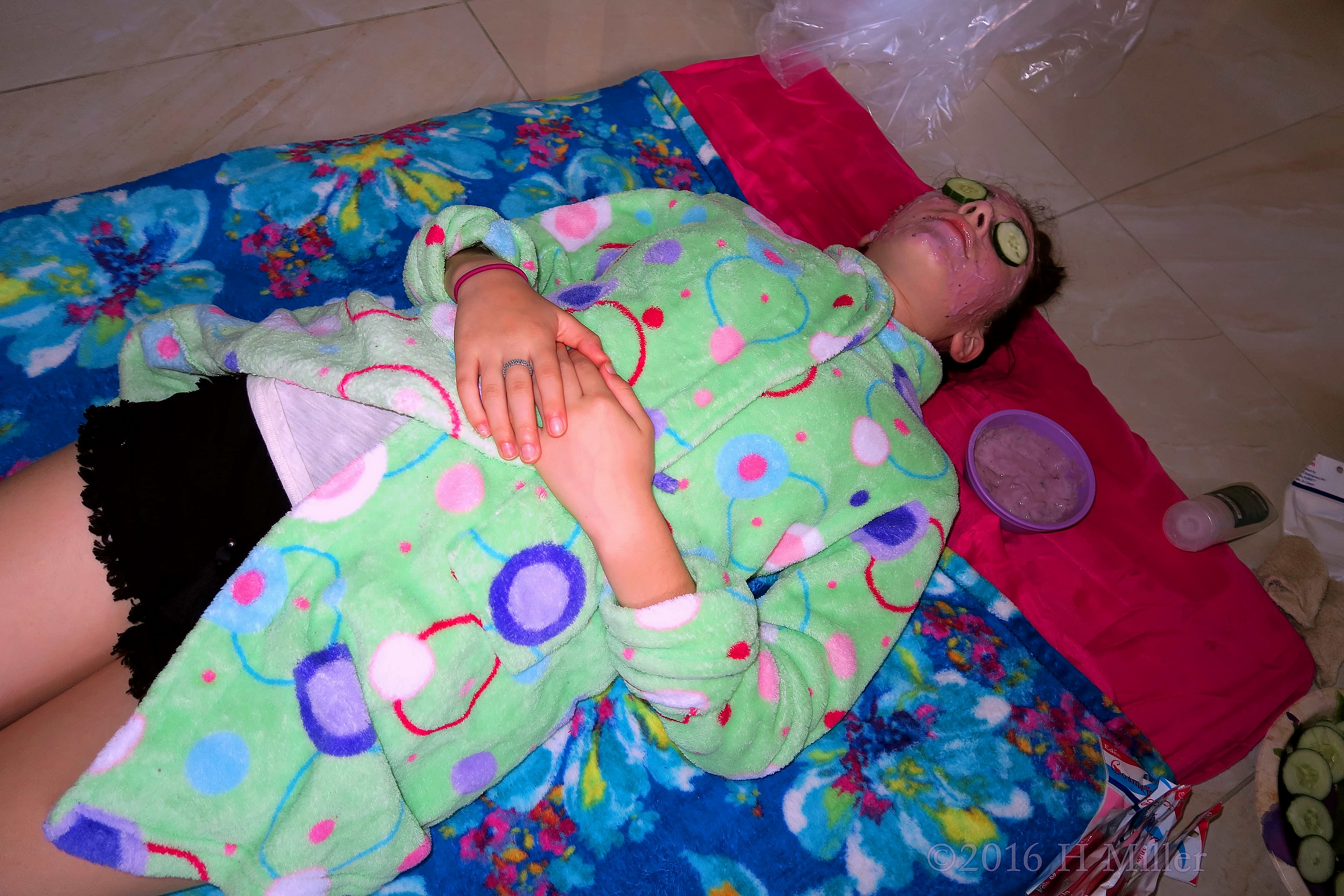 She's Very Relaxed In A Home Kids Spa Blueberry Facial She's Very Relaxed In A Home Kids Spa Blueberry Facial