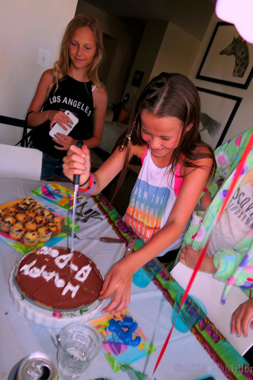 Everyone's Excited For Yummy Cake Everyone's Excited For Yummy Cake