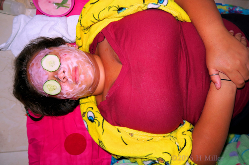 Relaxed With A Girls Spa Blueberry Face Mask. Relaxed With A Girls Spa Blueberry Face Mask.