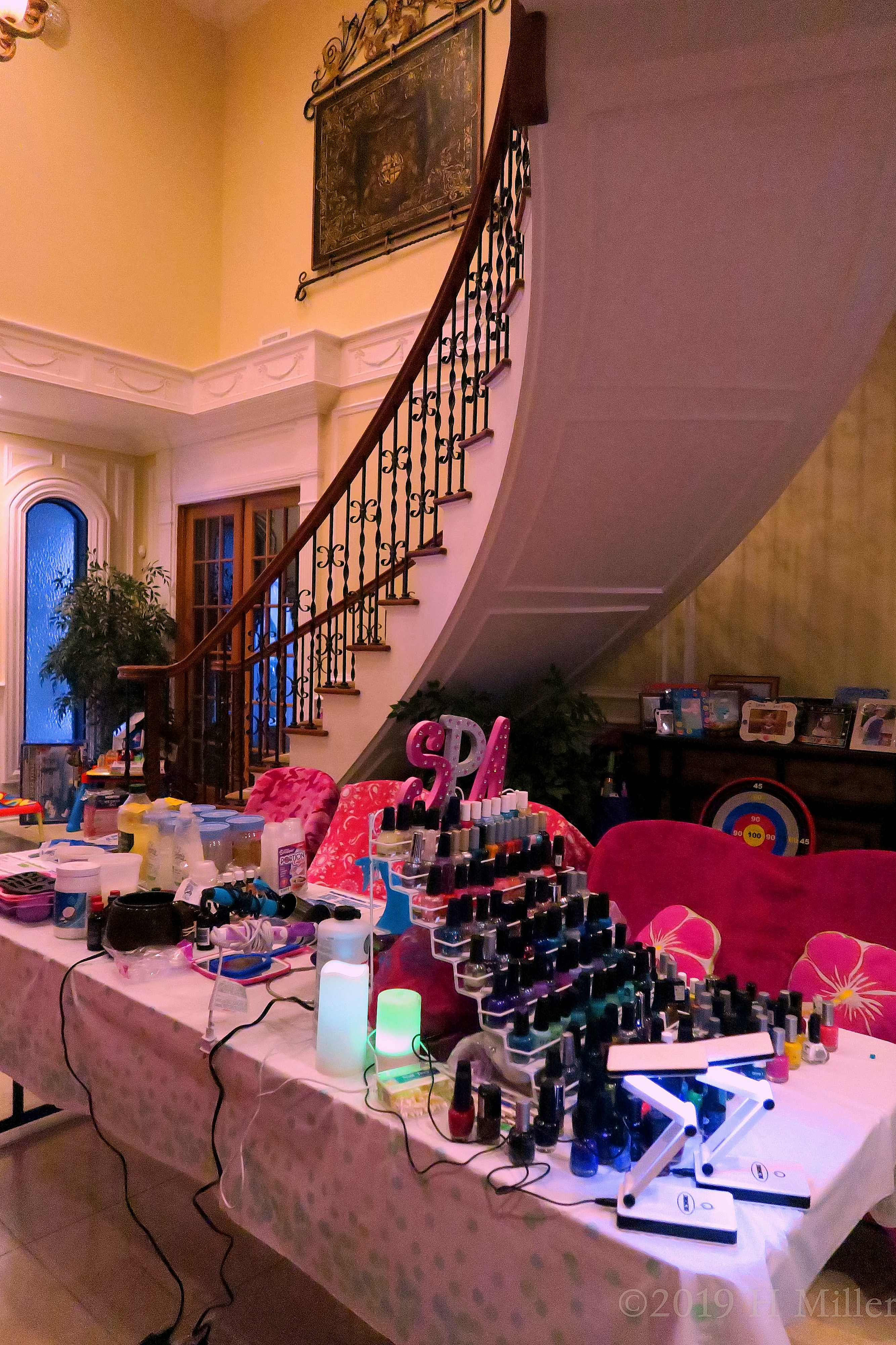 The Scent Machine Makes Beautiful Colorful Aromatherapy For The Party, While The Girls Can Choose From All The Awesome Colors! The Scent Machine Makes Beautiful Colorful Aromatherapy For The Party, While The Girls Can Choose From All The Awesome Colors!