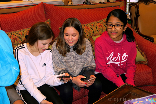 Chilling And Chatting, Sharing Messages On Their Phones While Waiting For The Spa To Begin! Chilling And Chatting, Sharing Messages On Their Phones While Waiting For The Spa To Begin!