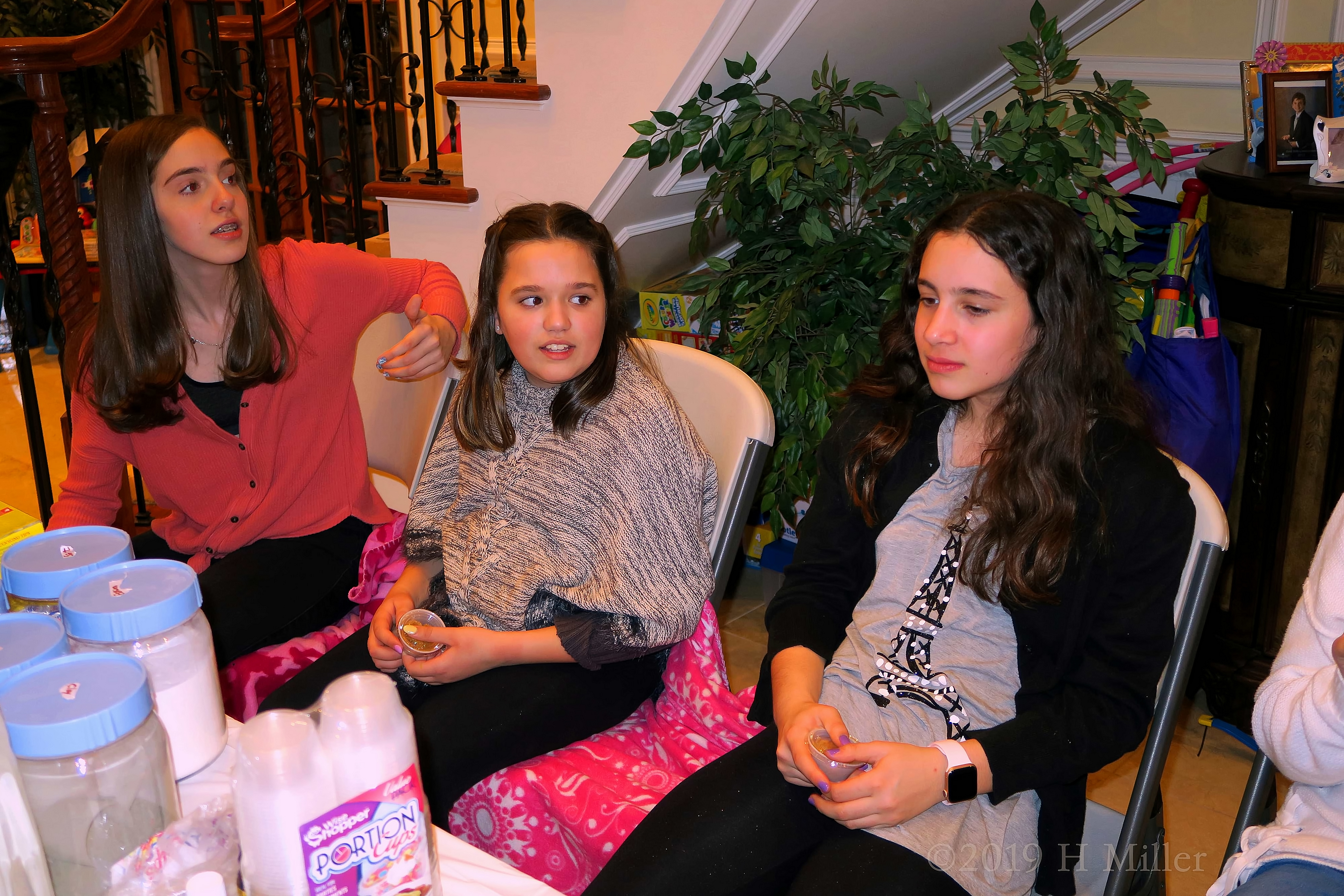 Group Hangs During Kids Pedis! Group Hangs During Kids Pedis!