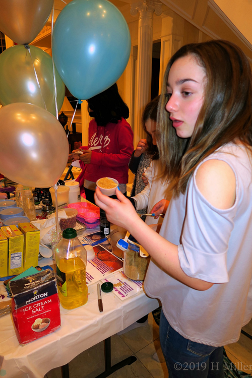 Is There Enough Sugar Body Scrub In This Container! Making Kids Crafts At The Spa For Girls! Is There Enough Sugar Body Scrub In This Container! Making Kids Crafts At The Spa For Girls!