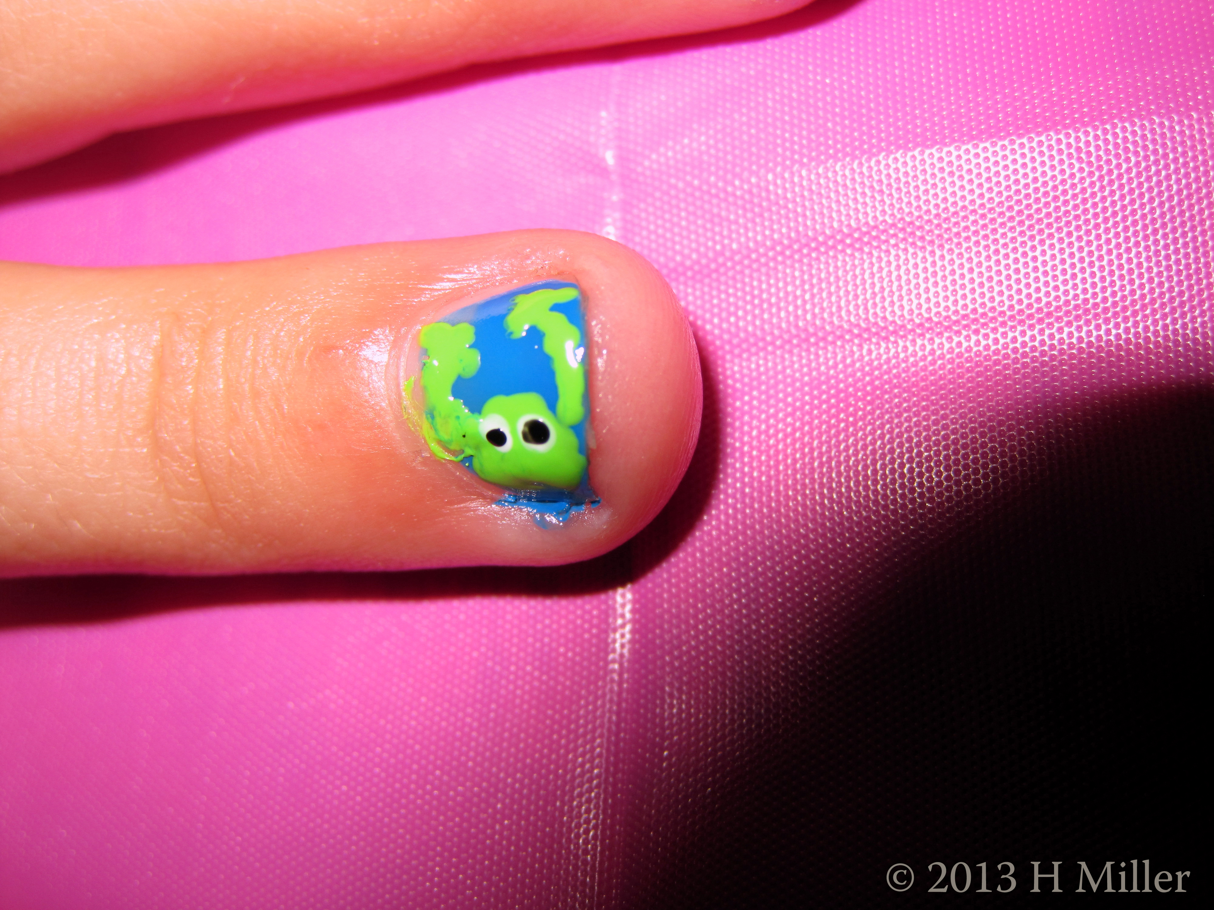 Froggie Nail Art Kids Spa Party Close Up View Froggie Nail Art Kids Spa Party Close Up View