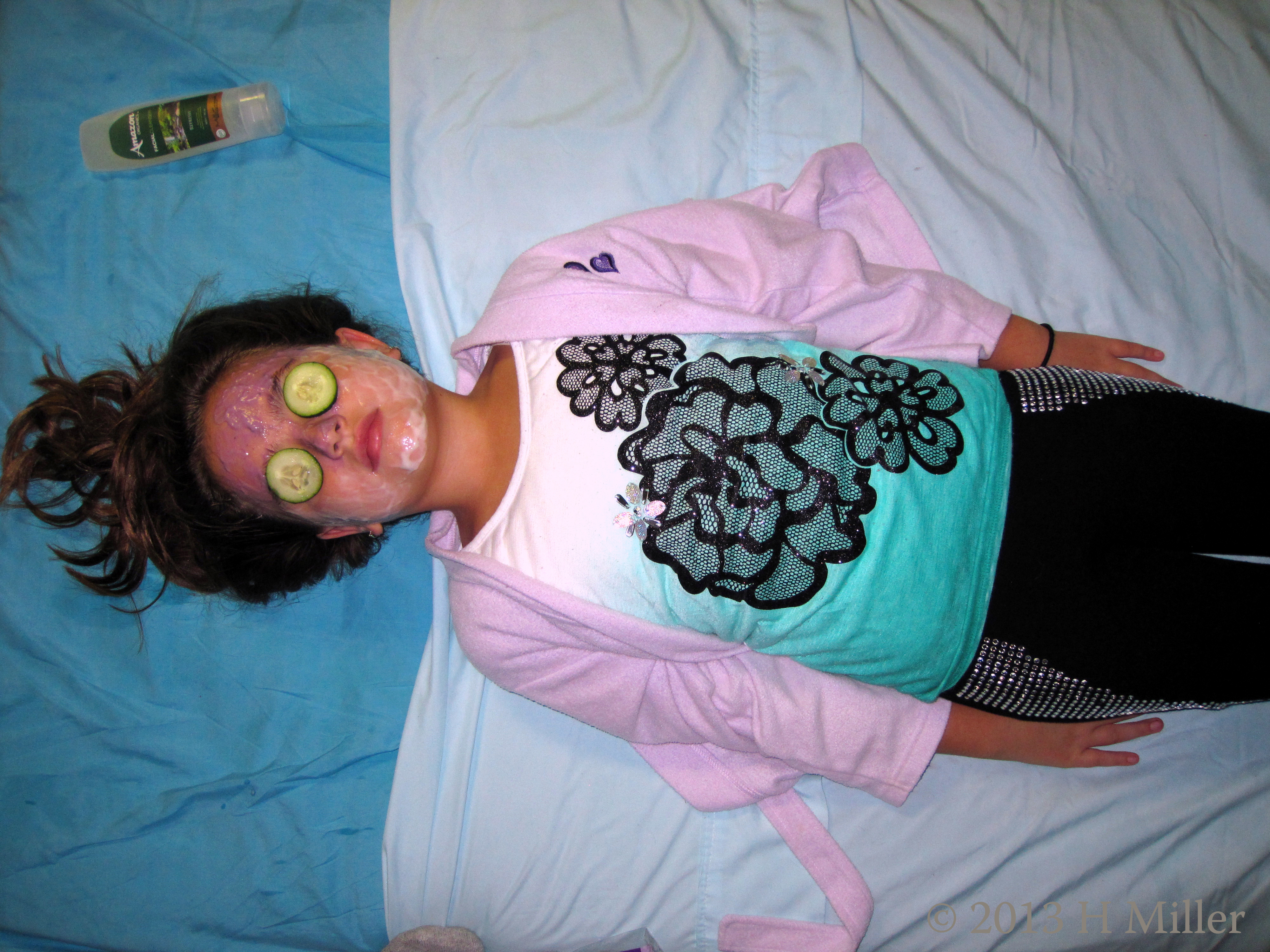 Girls Spa Party Facial With Mixed Blueberry and Vanilla Masque Girls Spa Party Facial With Mixed Blueberry and Vanilla Masque