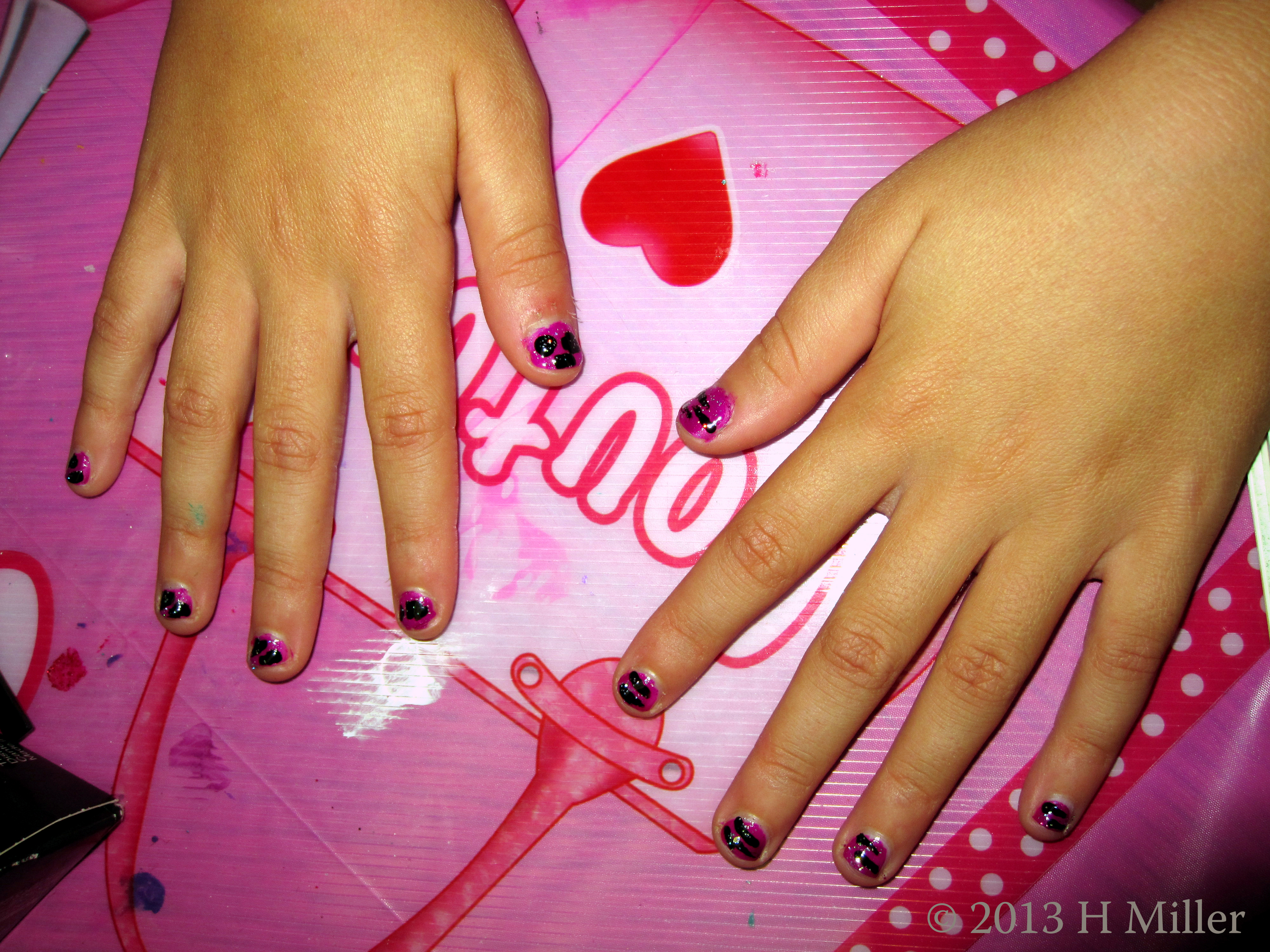 Mini Mani Nail Art Designs Black And Hot Pink With Sparkle Cover Coat Mini Mani Nail Art Designs Black And Hot Pink With Sparkle Cover Coat