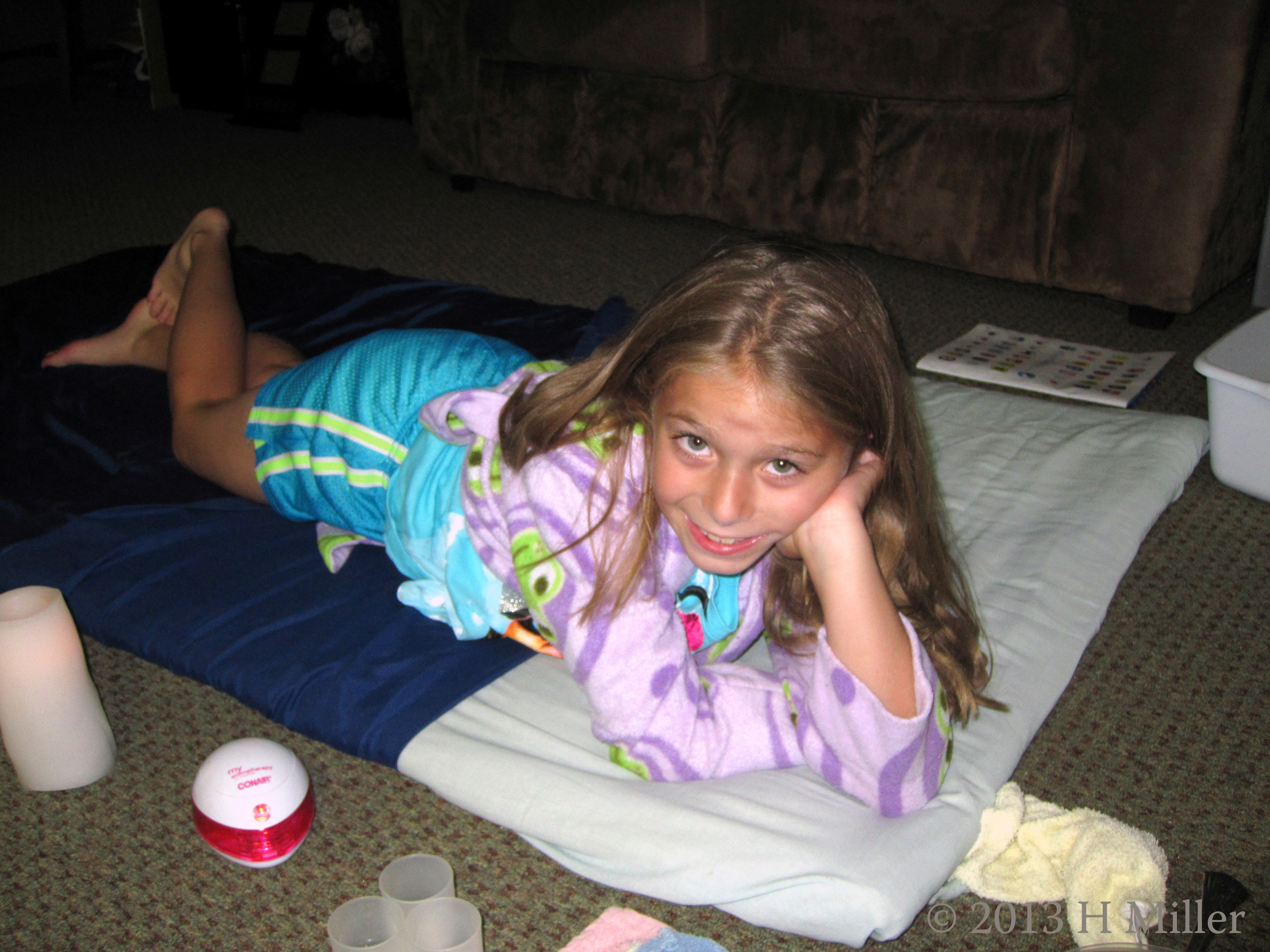 Saying Hi While Her Team Mate Gets A Facial Saying Hi While Her Team Mate Gets A Facial