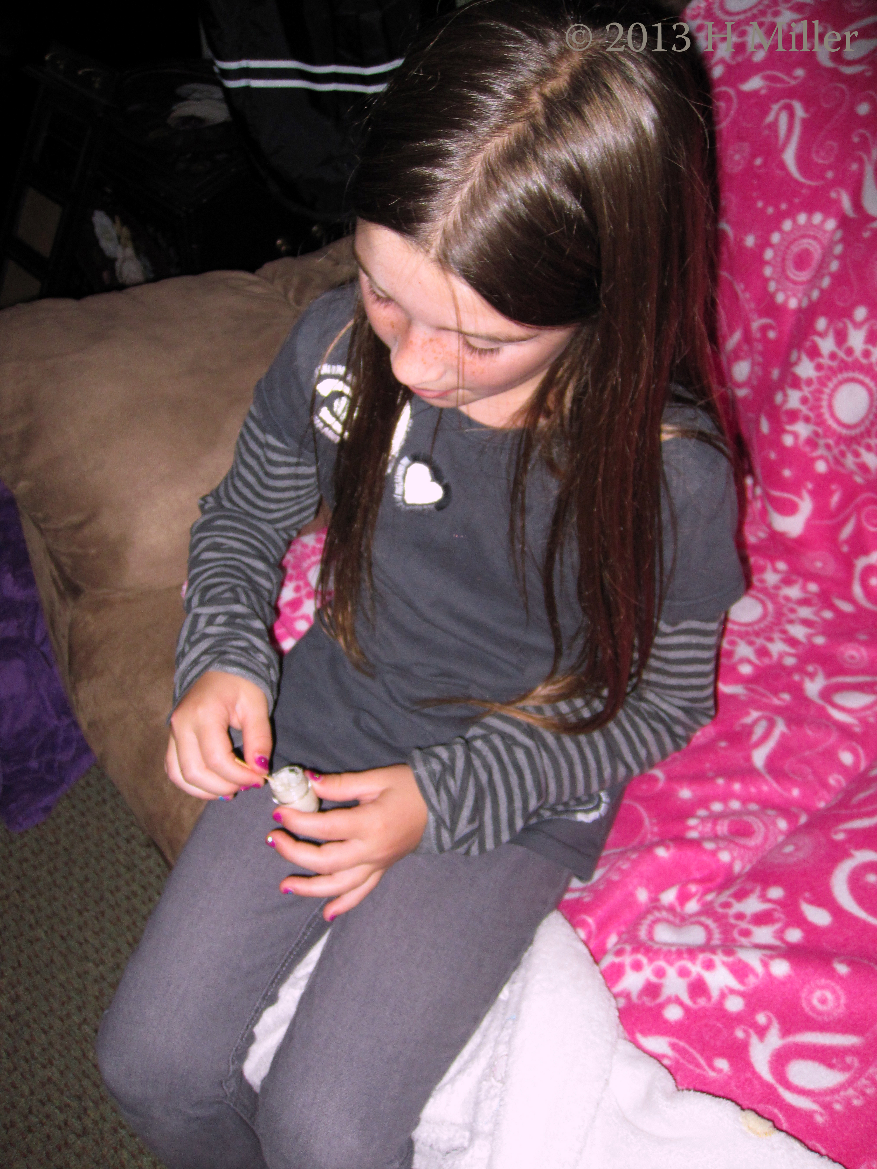 Another Guest Mixes Her Lip Balm Another Guest Mixes Her Lip Balm