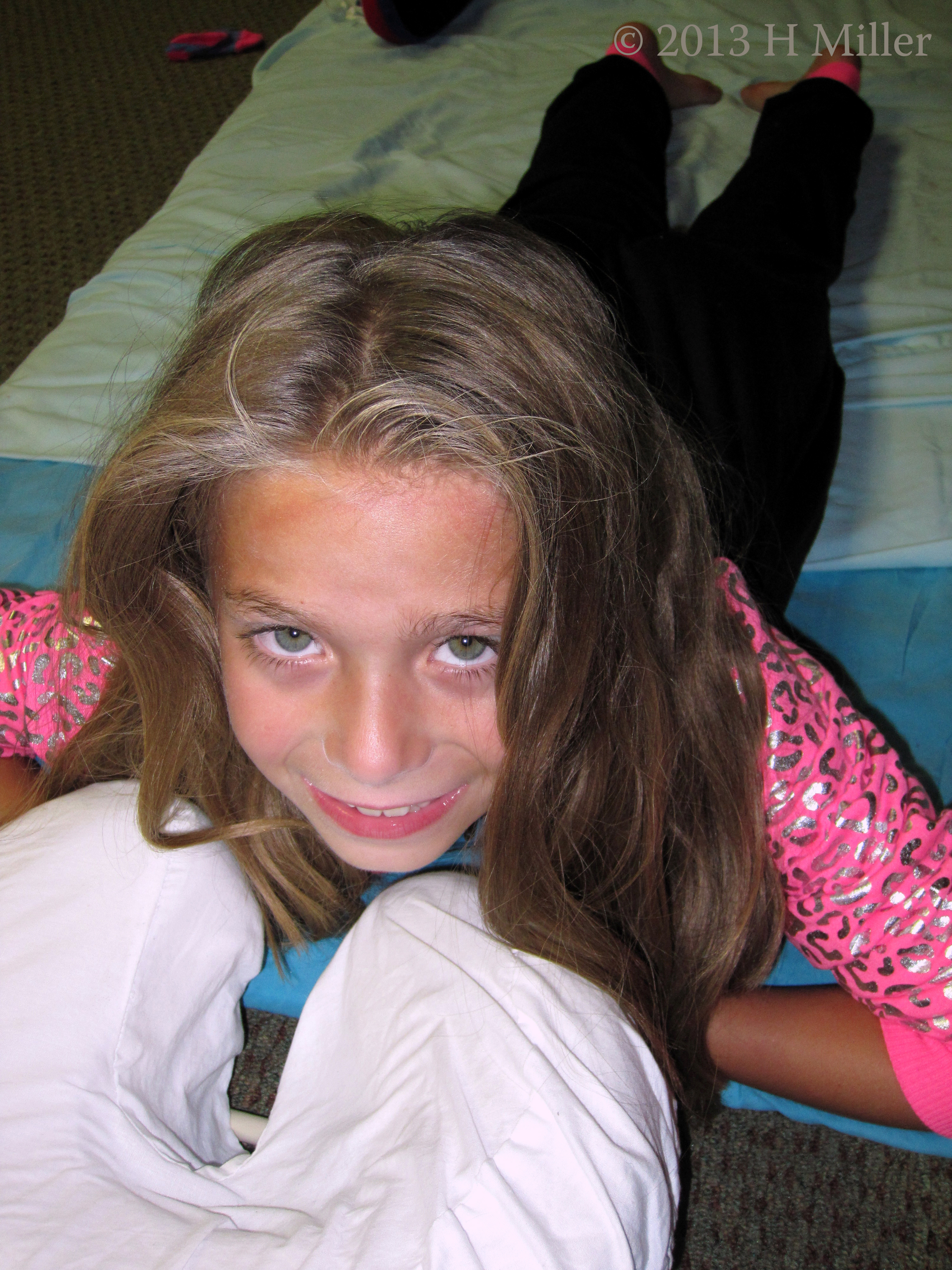 Saying Hi While Receiving A Massage Saying Hi While Receiving A Massage