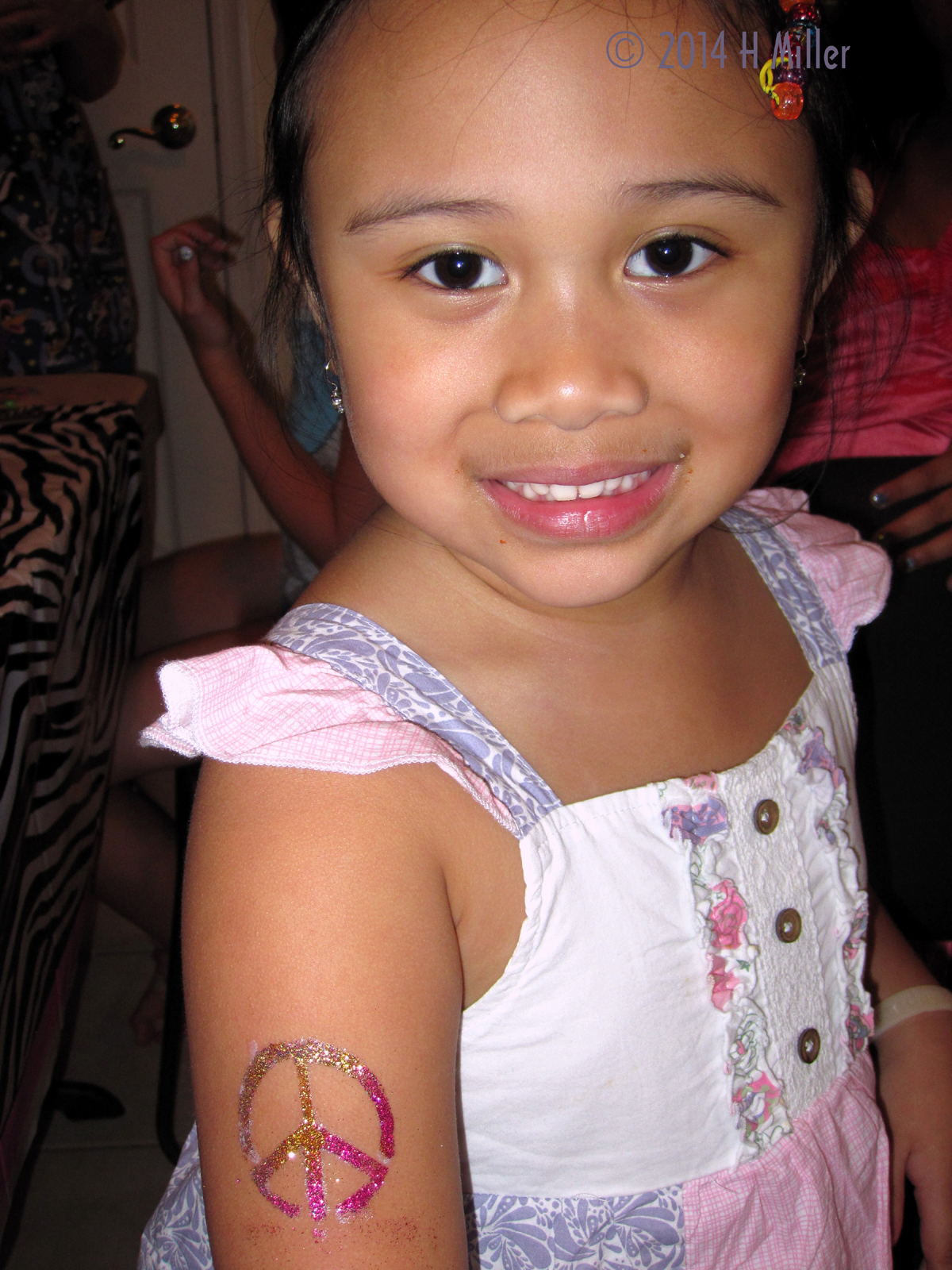 Peace Sign Body Glitter Tattoo. 