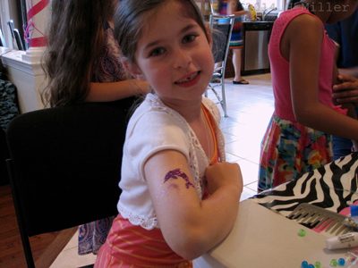 Body Glitter Purple Dlophin Body Glitter Purple Dlophin