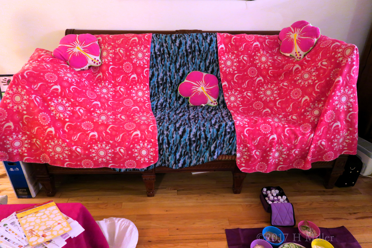 The Kids Spa Couch. 