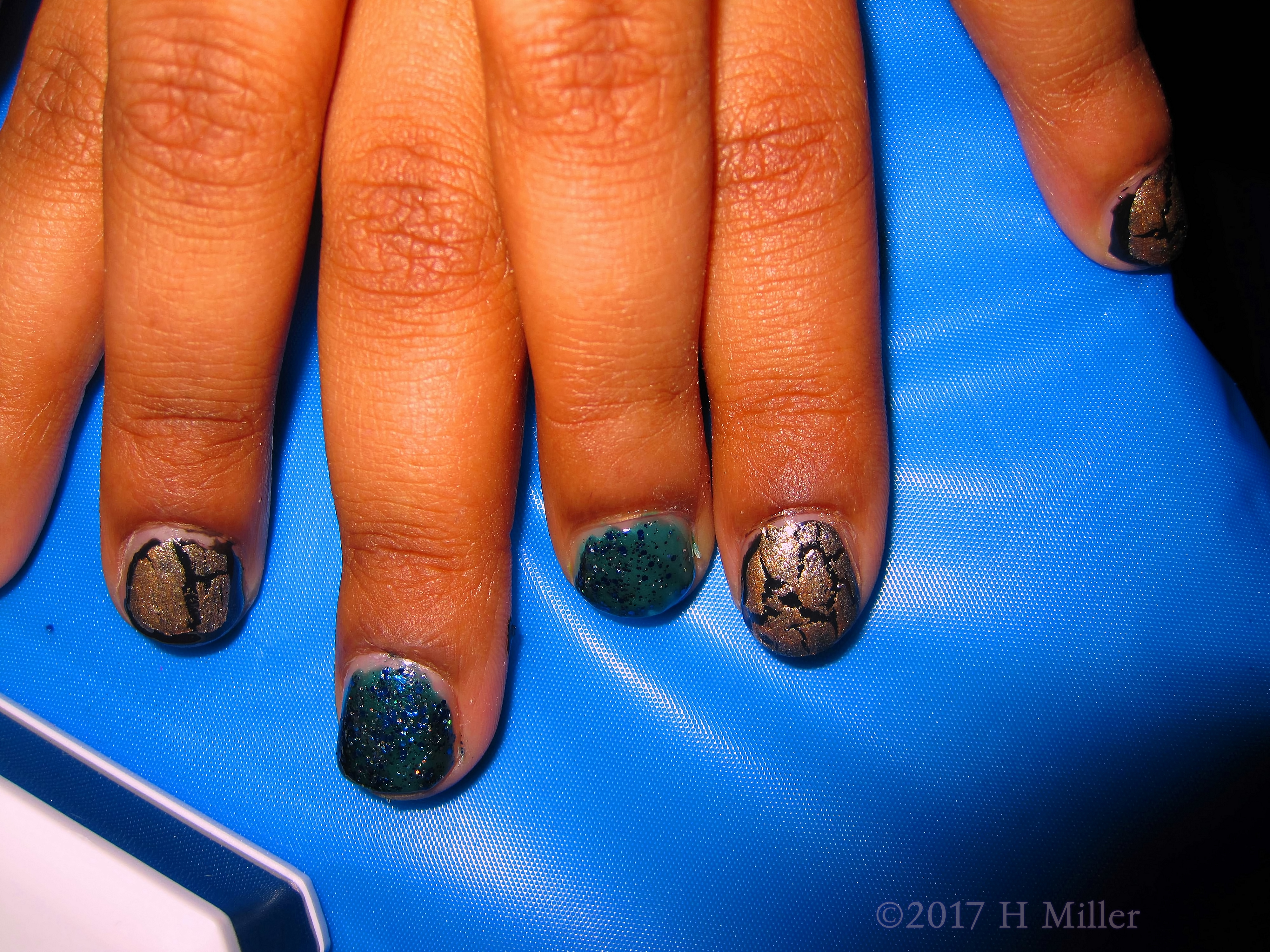 A Very Pretty Sparkly Blue Mini Mani And Gold Shatter. A Very Pretty Sparkly Blue Mini Mani And Gold Shatter.