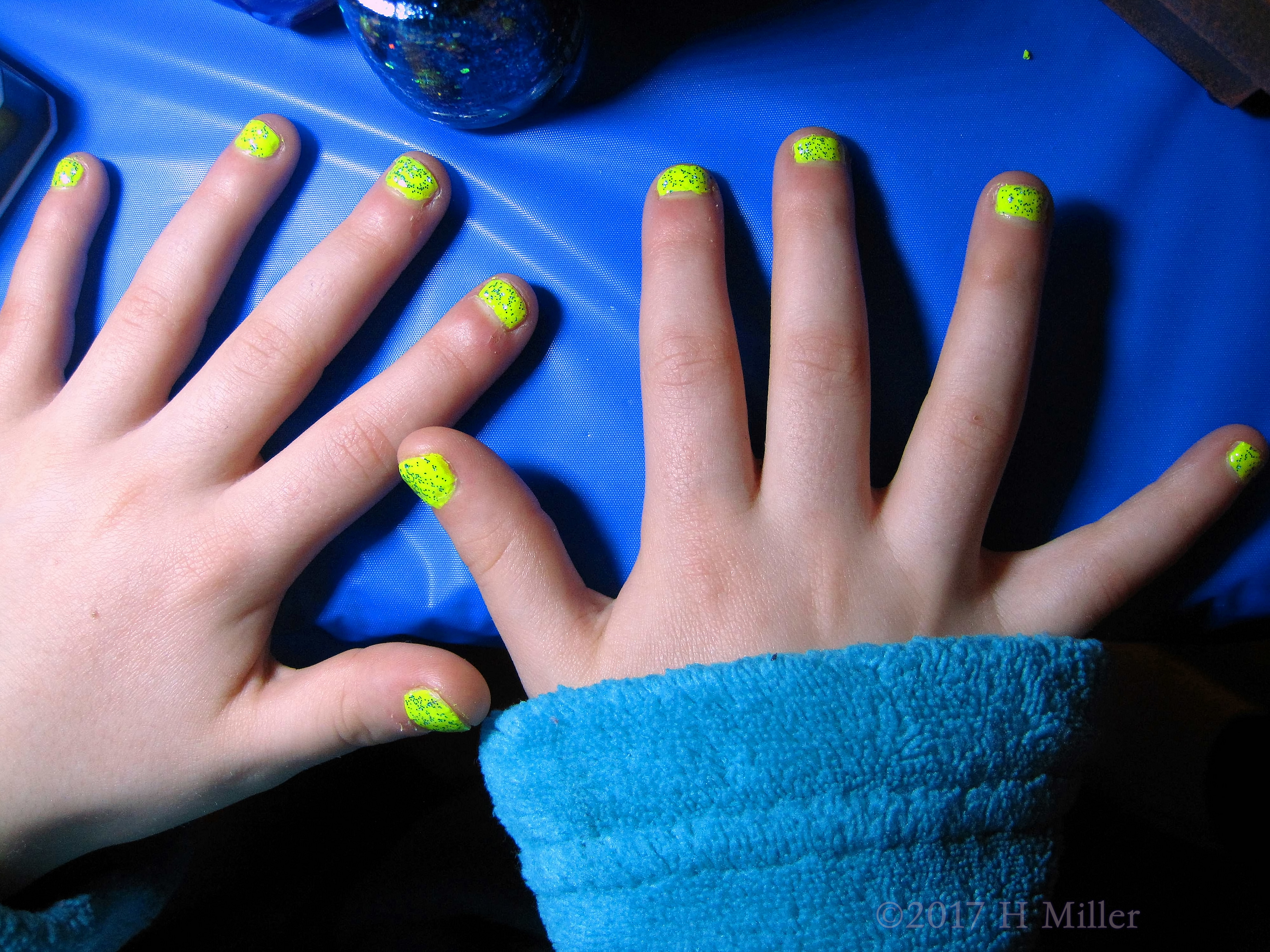 Pretty Sparkly Yellow Girls Manicure.