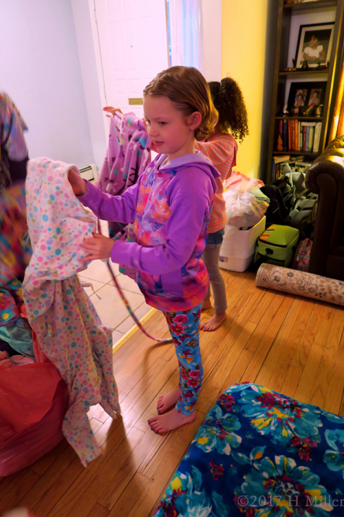 Choosing Her Perfect Spa Robe!