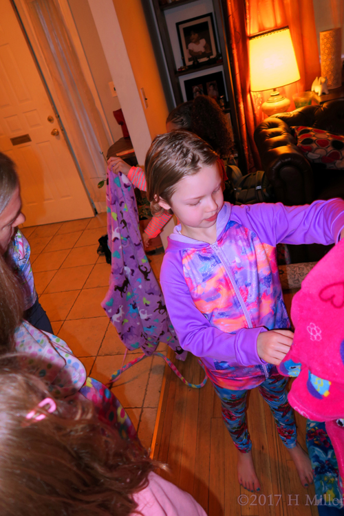 She Likes This Spa Robe Much Better! She Likes This Spa Robe Much Better!