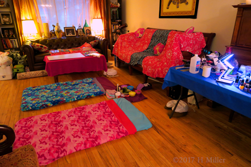 The Spa Couch, Kids Facial Area, And Spa Birthday Card Creation Area At The Spa For Girls.