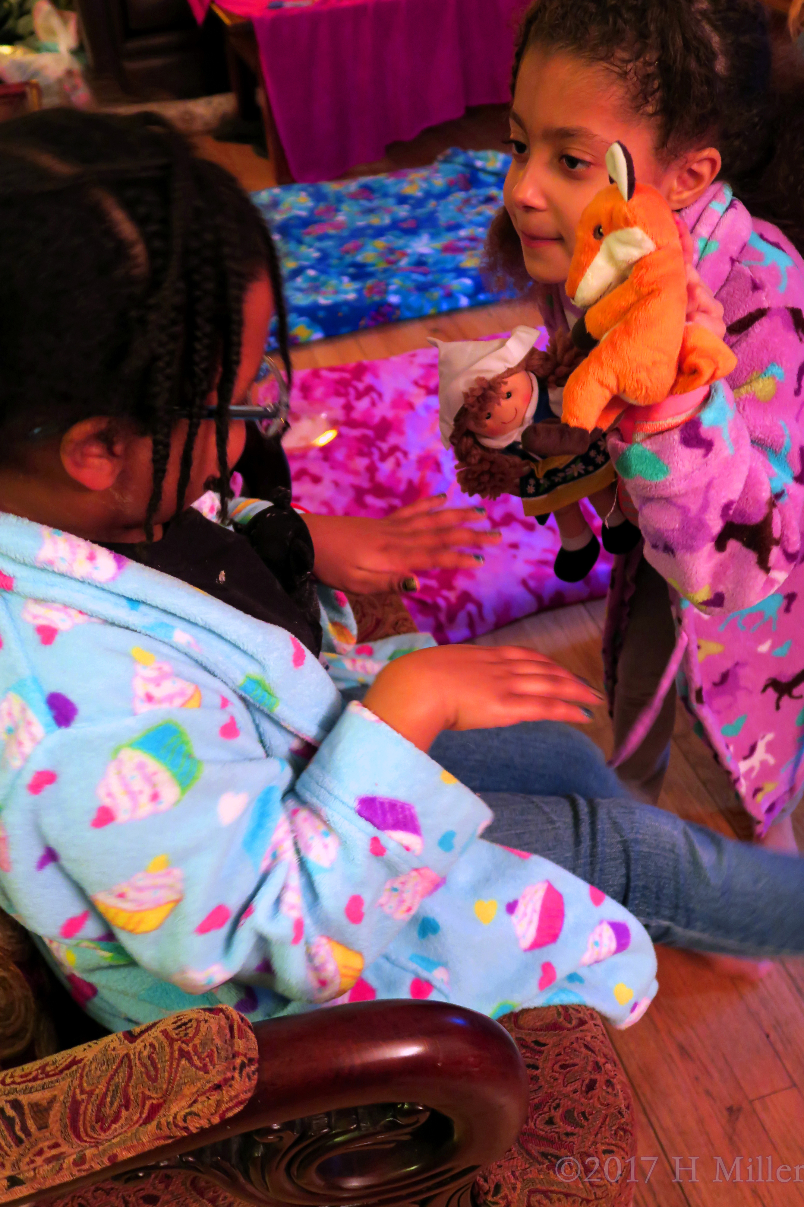 Chilling In The Kids Facial Activity Area. Chilling In The Kids Facial Activity Area.