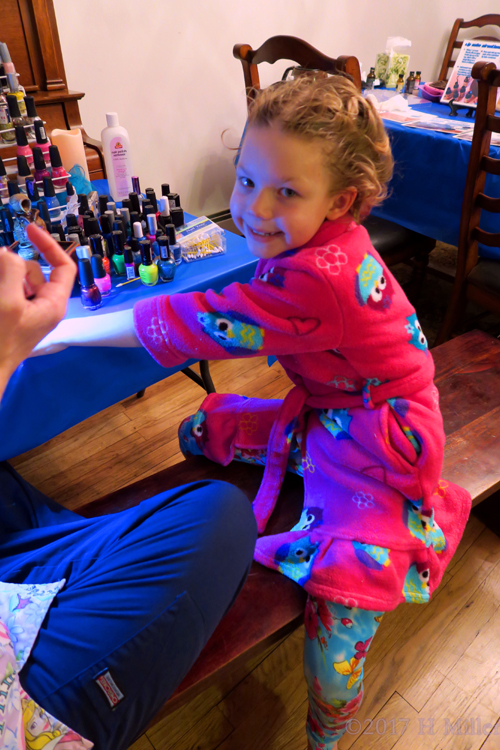 Getting Her Mini Manicure Done At The Spa For Girls! Getting Her Mini Manicure Done At The Spa For Girls!