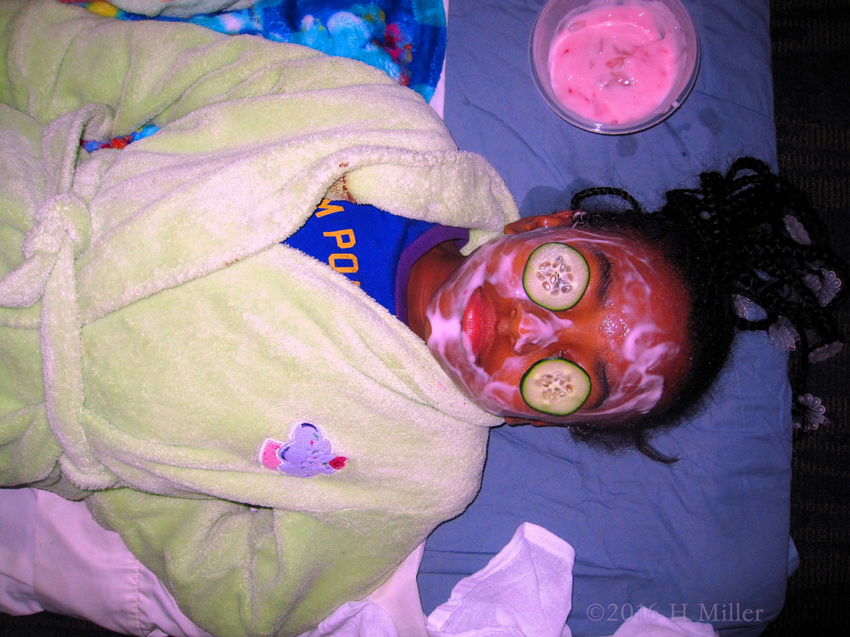 Kids Facials At The Spa Party For Girls With Cukes And Face Masque. 