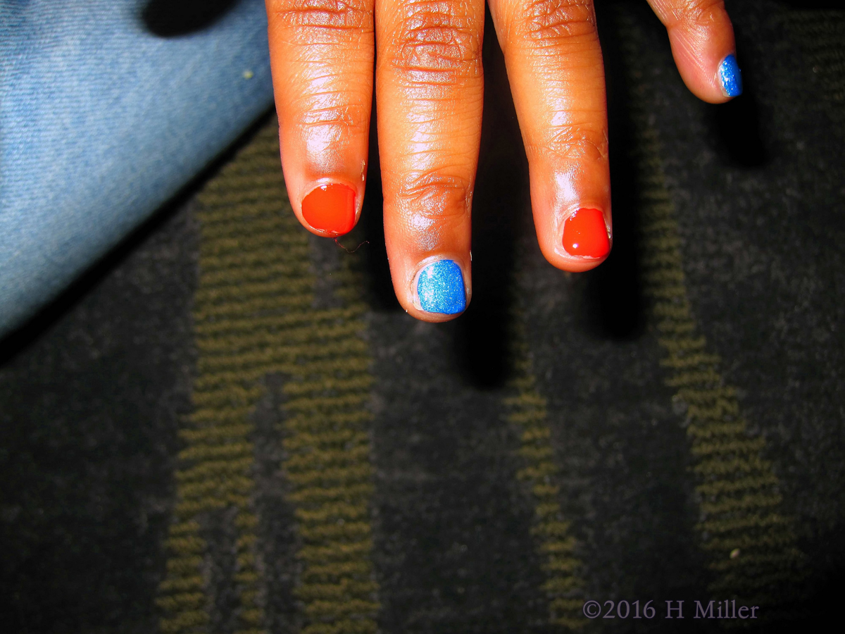 Pretty Blue And Orange Girls Manicure. 