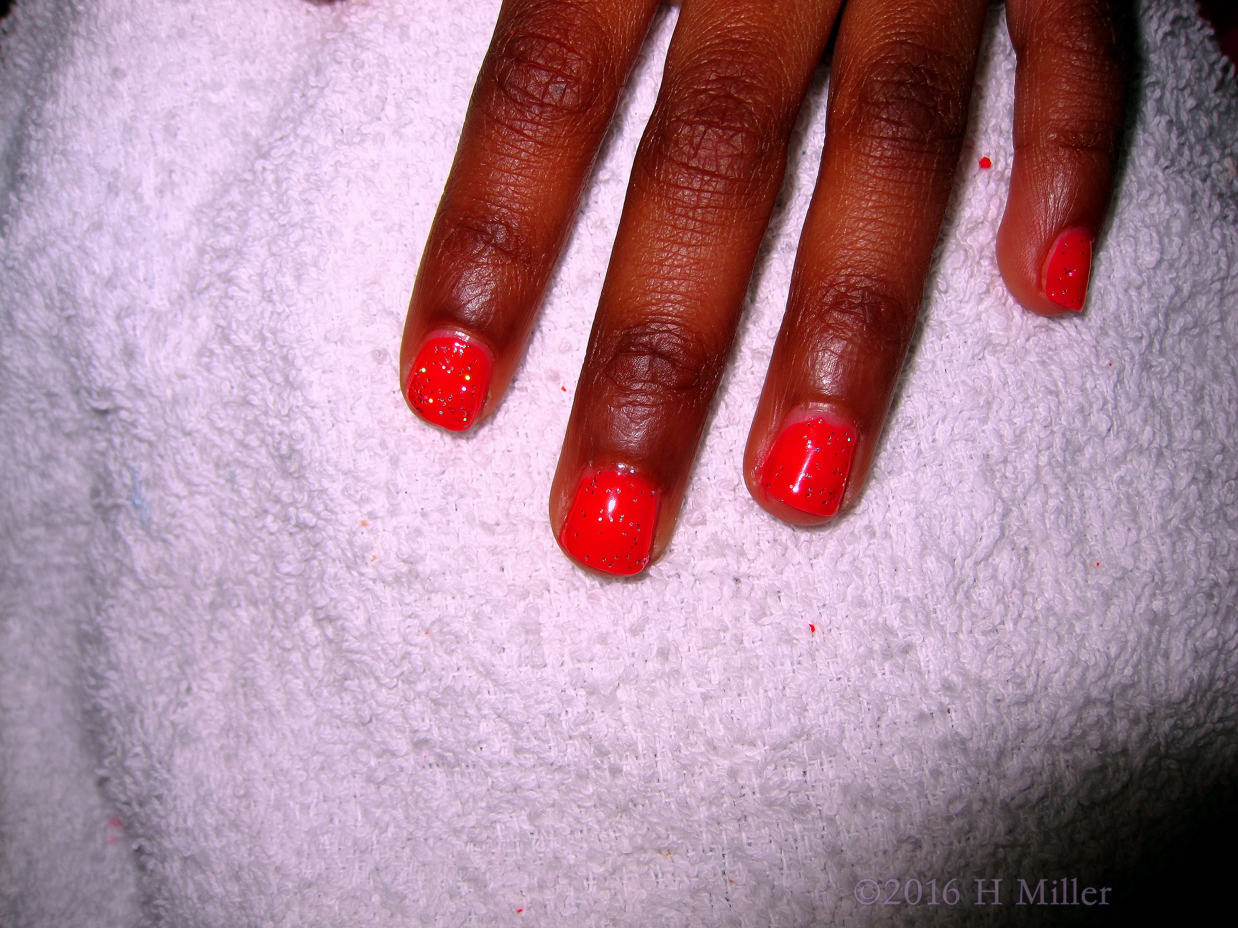 Amazing Red With Glitter Mini Mani. Amazing Red With Glitter Mini Mani.