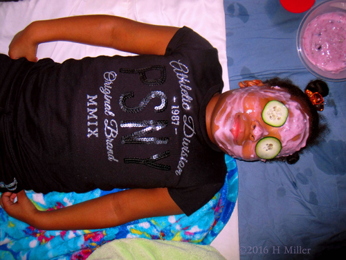 Cucumber And Blueberry Face Masque For Girls Facials. Cucumber And Blueberry Face Masque For Girls Facials.