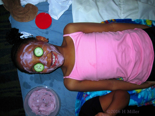 Smiling During Kids Facials At The Spa Party For Kids! Smiling During Kids Facials At The Spa Party For Kids!