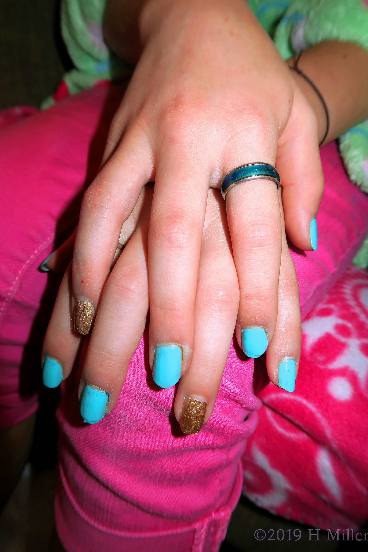 Gold And Blue, This Kids Mini Mani Looks Lovely 