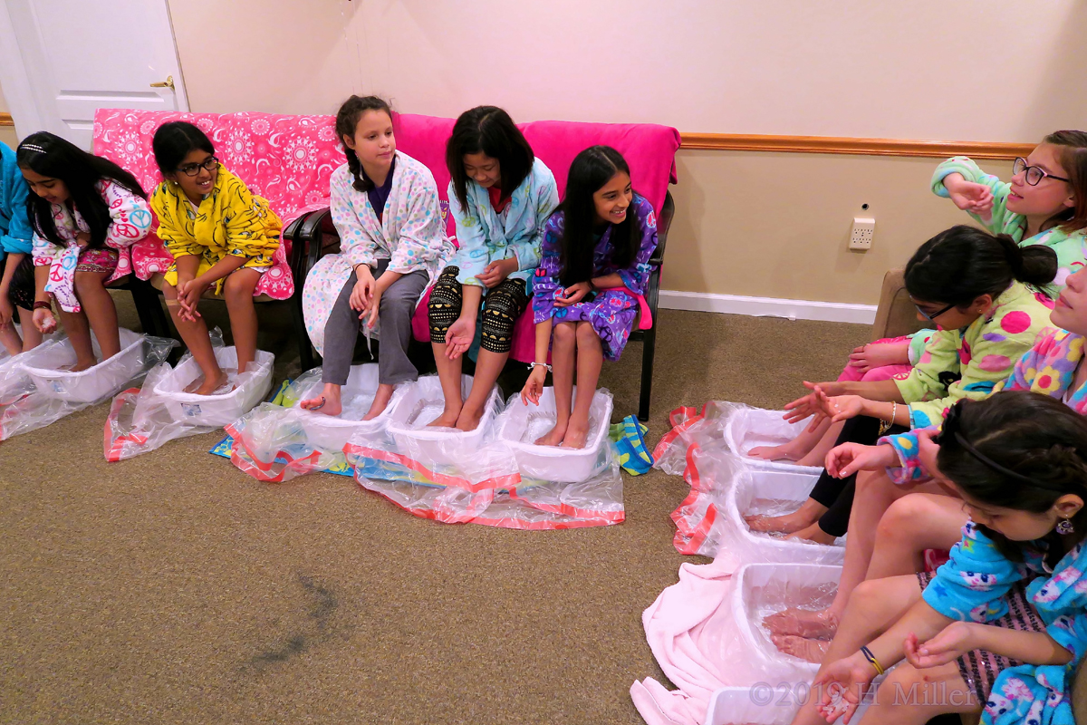 Pedicures For Kids And Friends! Perfect Combo For Fun Girls Spa Time! 