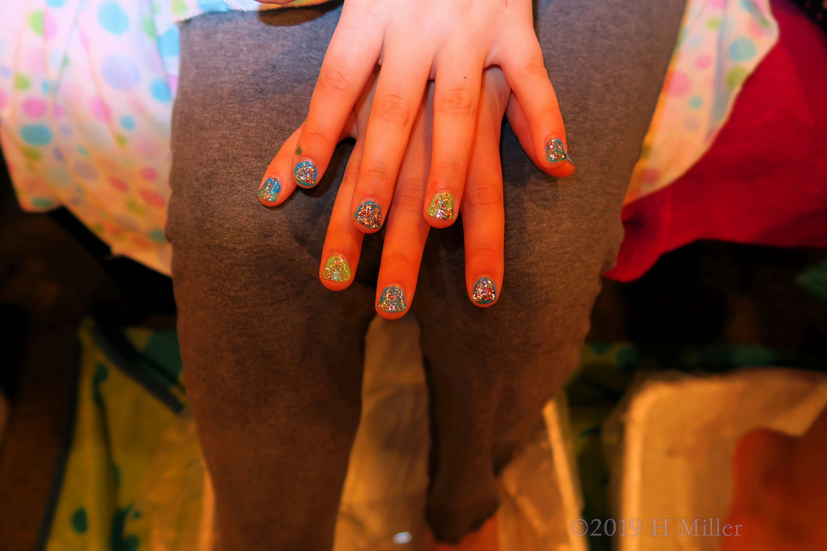 What A Lovely Kids Manicure With Glitter On This Guest! 