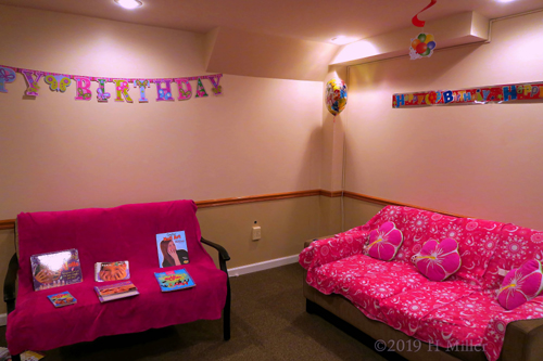 Relaxing Couches For The Spa Guests Featuring Nail Art Books For Kids Manicures Relaxing Couches For The Spa Guests Featuring Nail Art Books For Kids Manicures