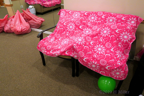 Wow! Look At These Pretty Decorated Spa Couche Wow! Look At These Pretty Decorated Spa Couche