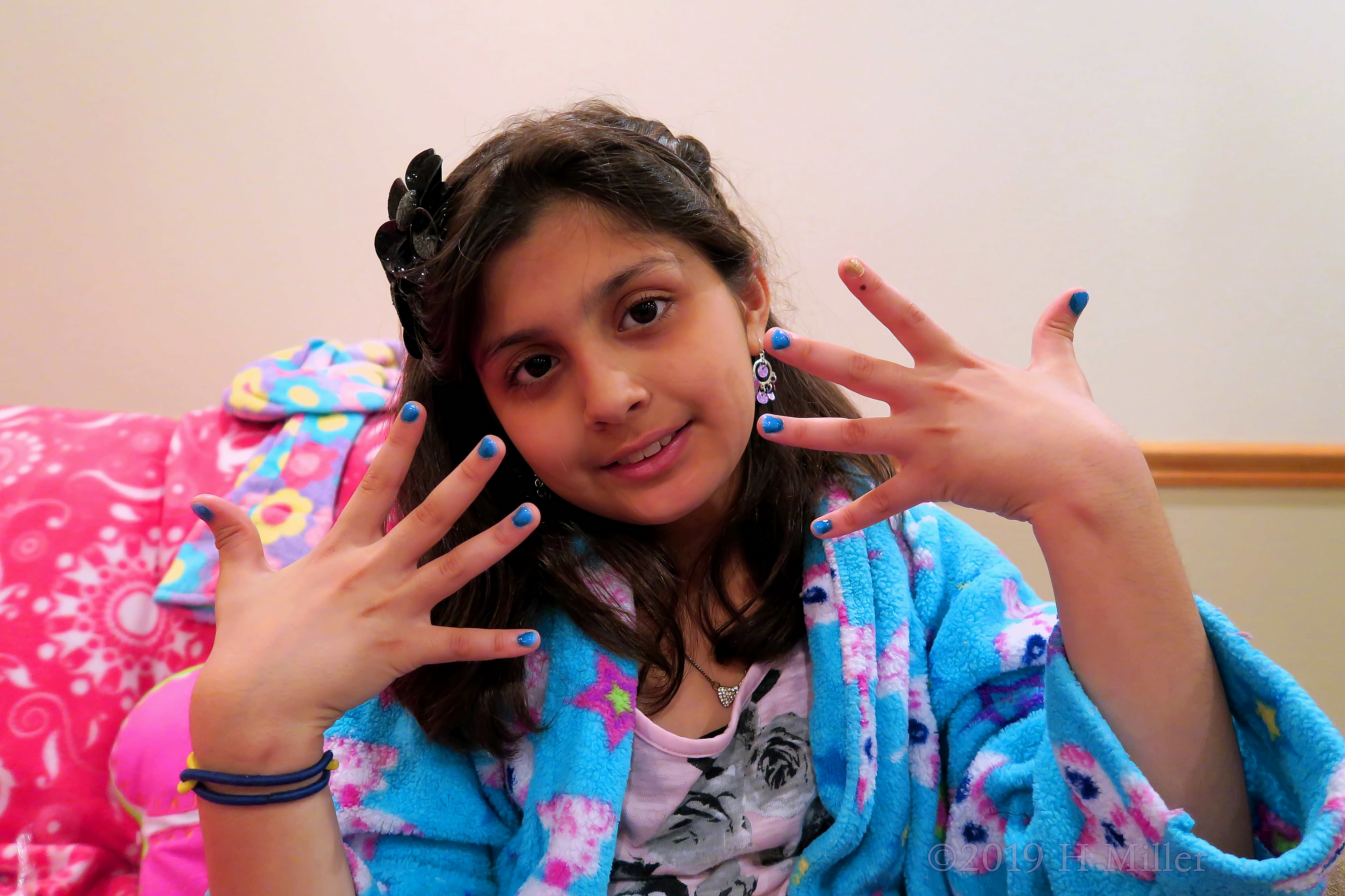 This Spa Party Has Everything! Pretty Blue Spa Robe And Matching Blue Kids Manicure! This Spa Party Has Everything! Pretty Blue Spa Robe And Matching Blue Kids Manicure!