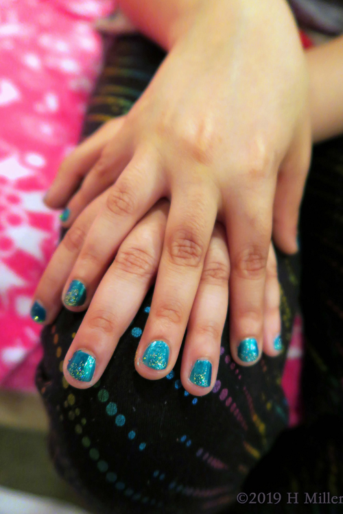 How Lovely Is This Perfect Glittery Teal Blue Kids Manicure!