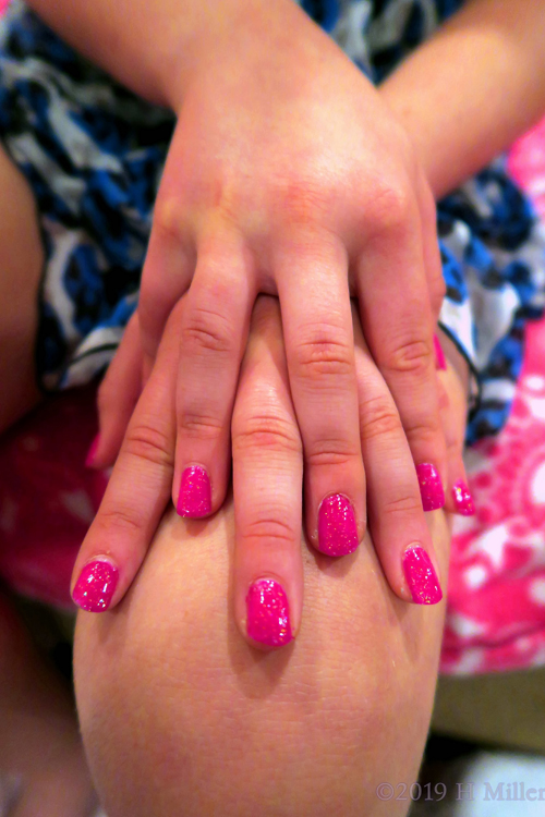 Lovely Bright Pink Girls Manicur Lovely Bright Pink Girls Manicur