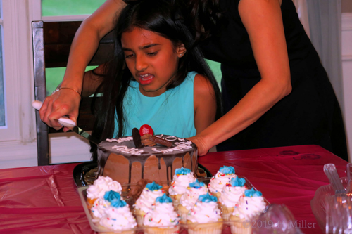 What A Huge Chocolate Birthday Cake For Nidhi What A Huge Chocolate Birthday Cake For Nidhi