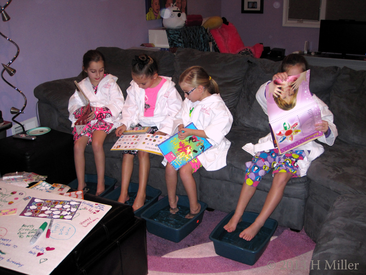 Spa Party For Girls Essential Oil Warm Water Foot Soak Spa Party For Girls Essential Oil Warm Water Foot Soak